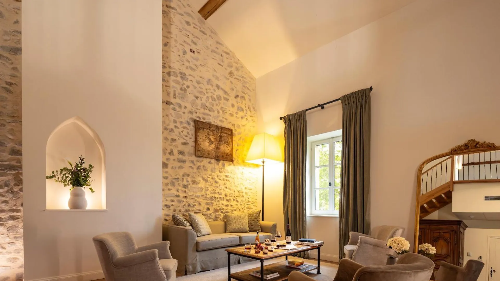 Chateau Les Oliviers De Salettes Charols
