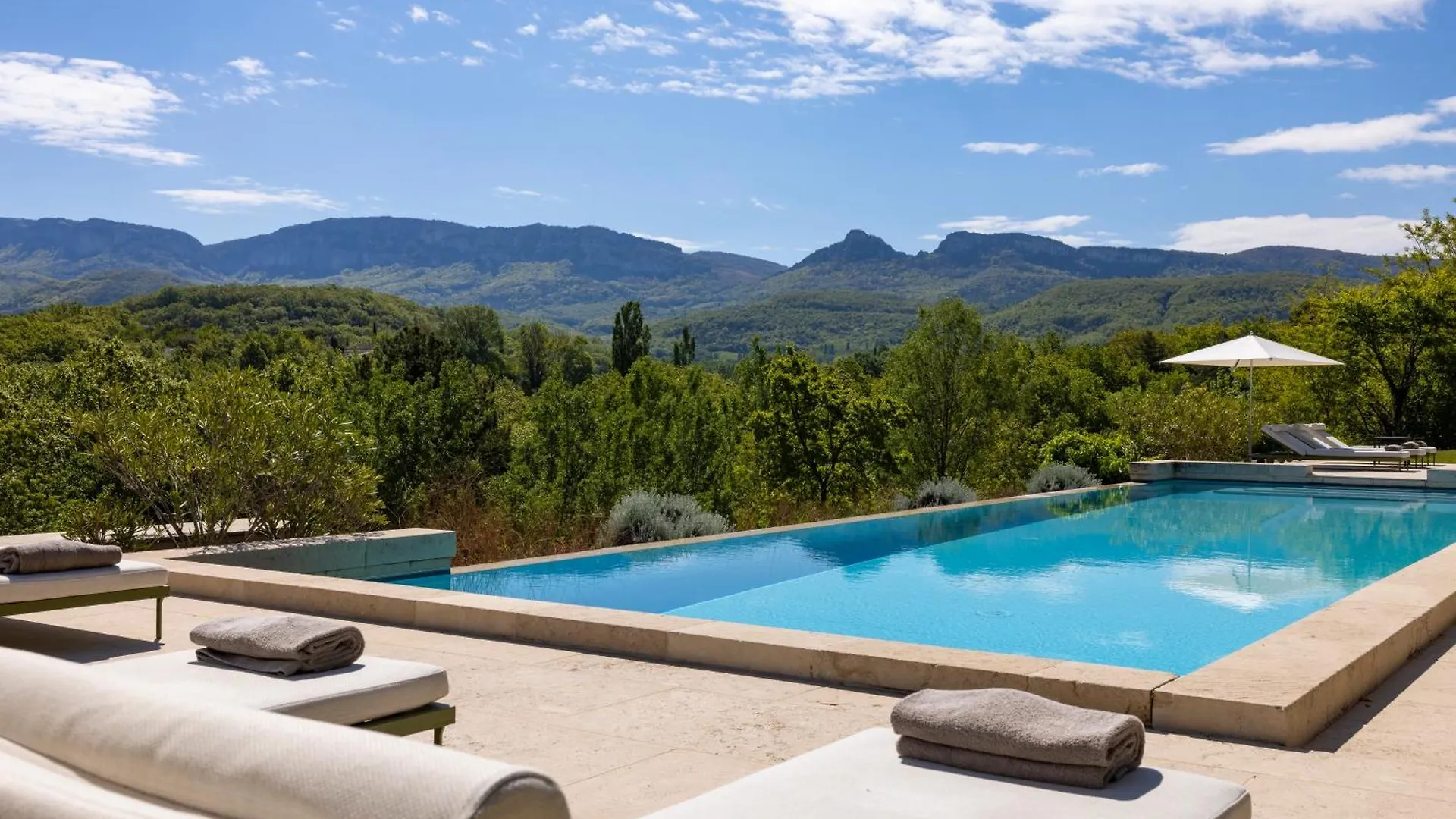 ***** فندق Chateau Les Oliviers De Salettes Charols فرنسا