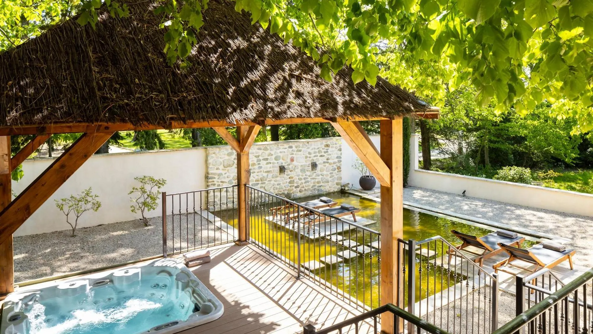 Chateau Les Oliviers De Salettes Charols 5*,