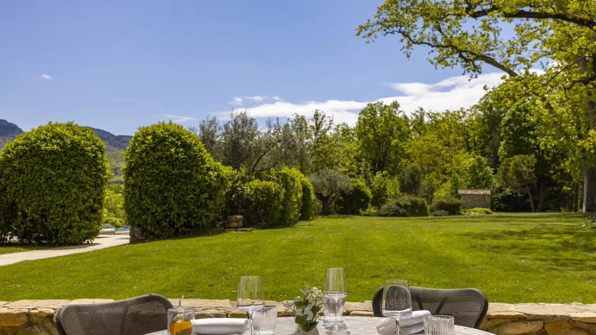 Chateau Les Oliviers De Salettes Charols
