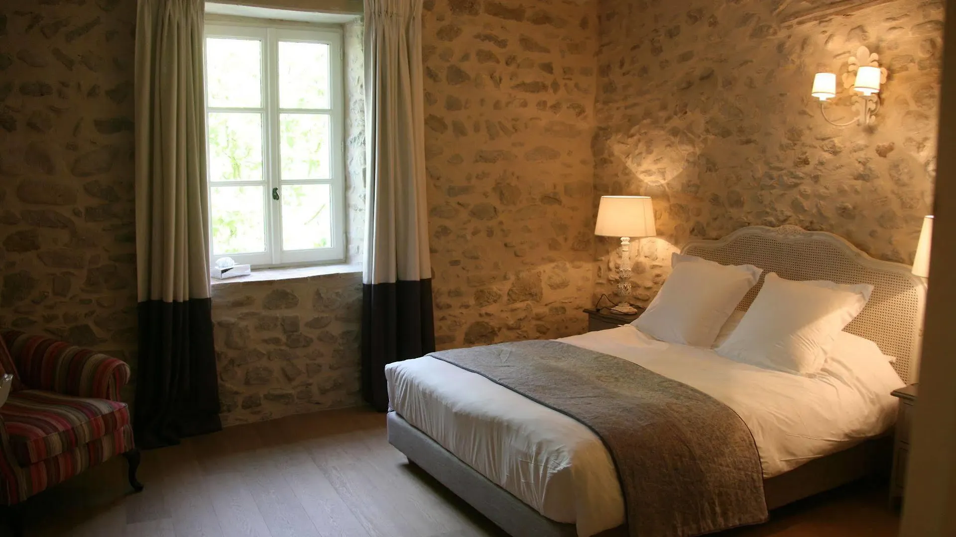 Chateau Les Oliviers De Salettes Charols